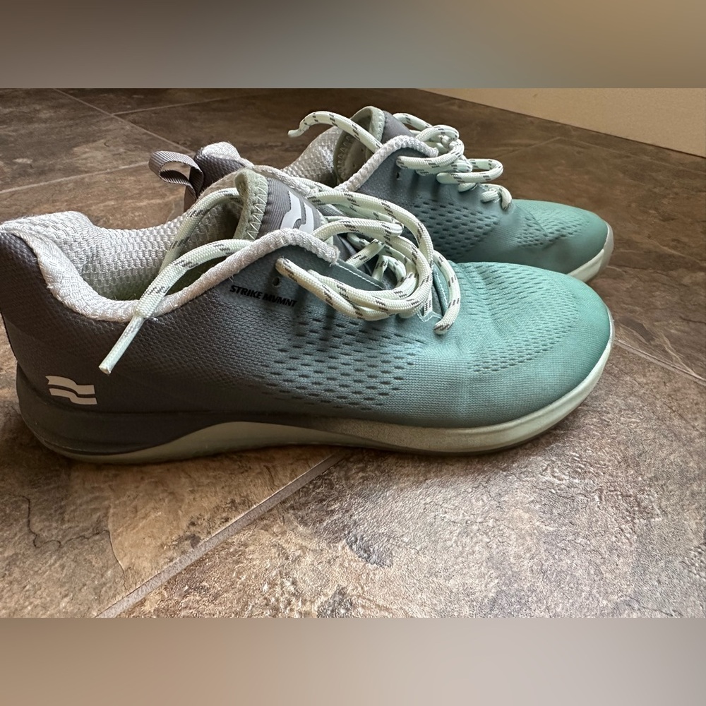 STRIKE MVMNT Women’s Green/Gray Ombre Training shoe
